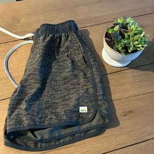 vuori shorts // medium